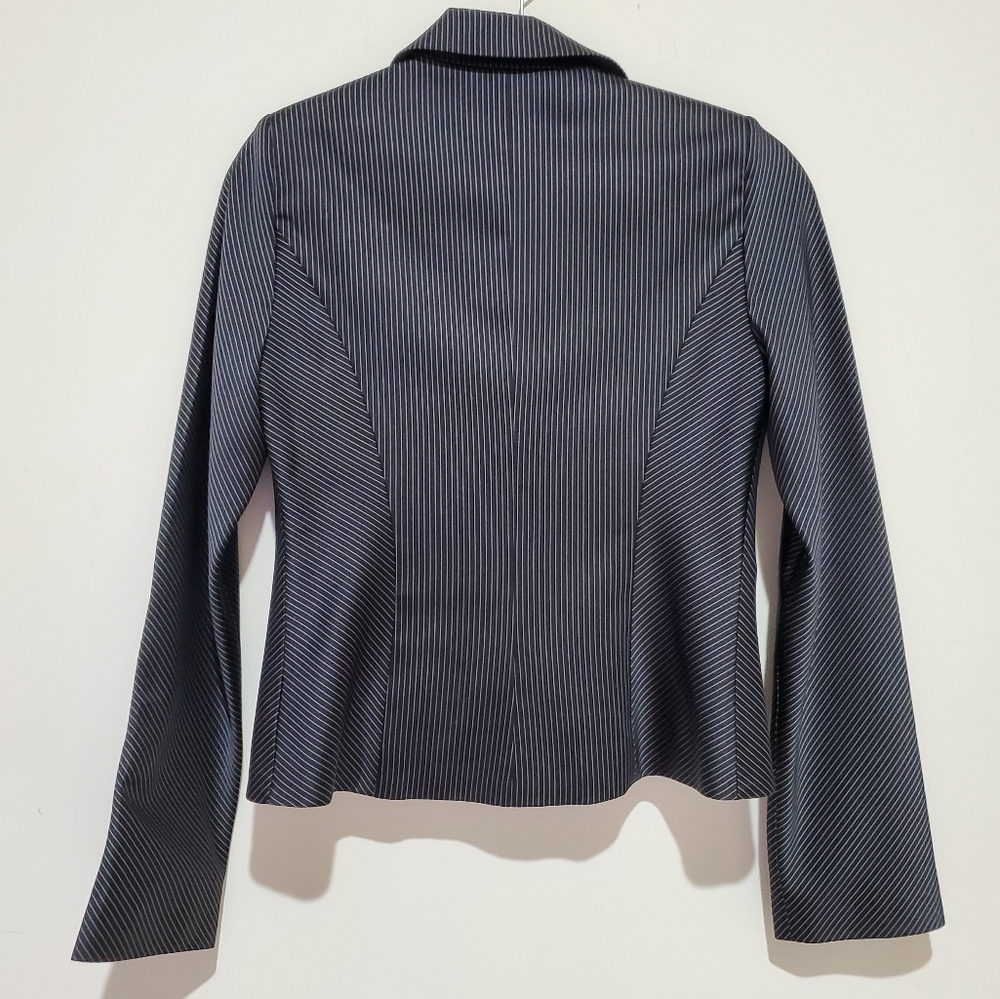 Carla Satin Effect Gray Striped Suit With Jacket and Skirt Size S - Picture 3 of 9